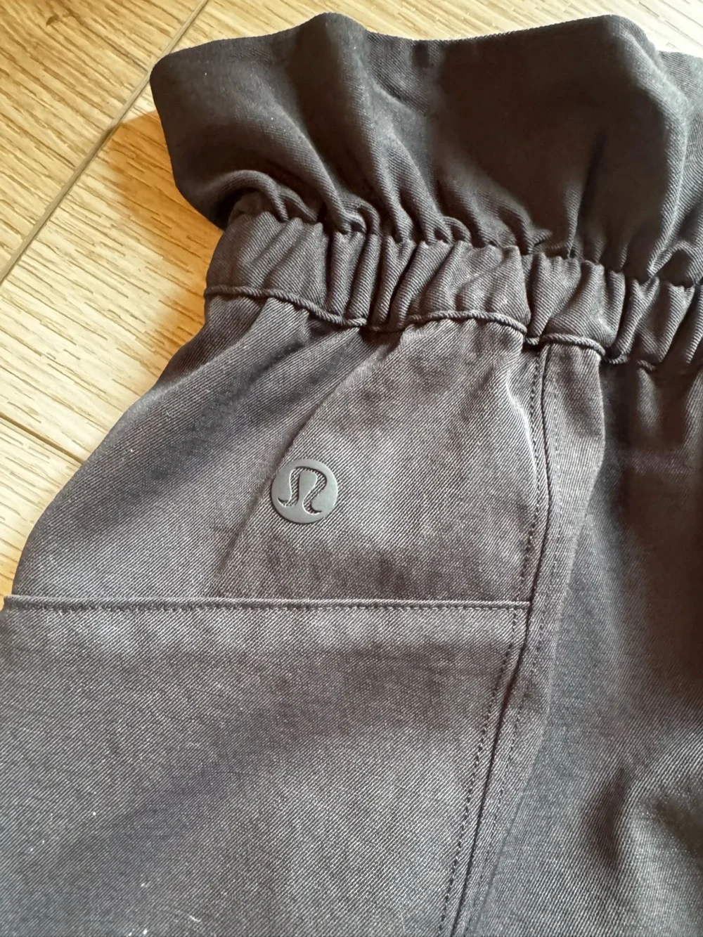 Black lululemon women’s skirt size 8 - Picture 4 of 4